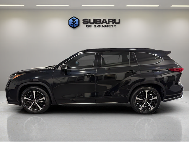 Used 2022 Toyota Highlander XSE FWD video 2