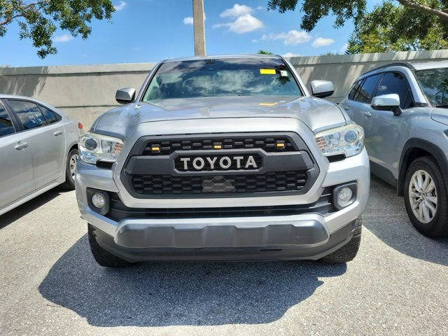 Used 2019 Toyota Tacoma SR5 RWD image 2