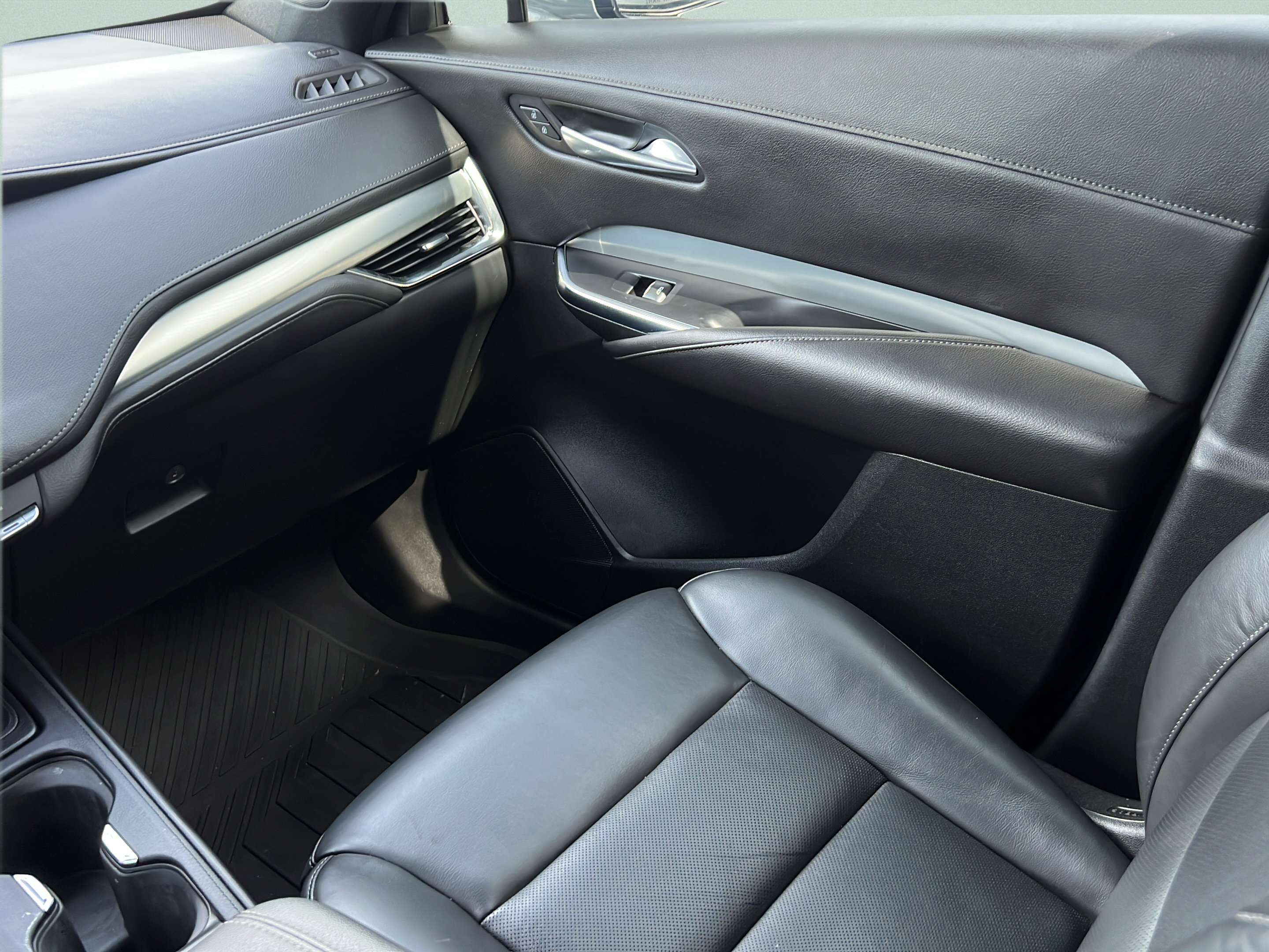 Used 2023 Cadillac XT4 Premium Luxury AWD/4WD image 13