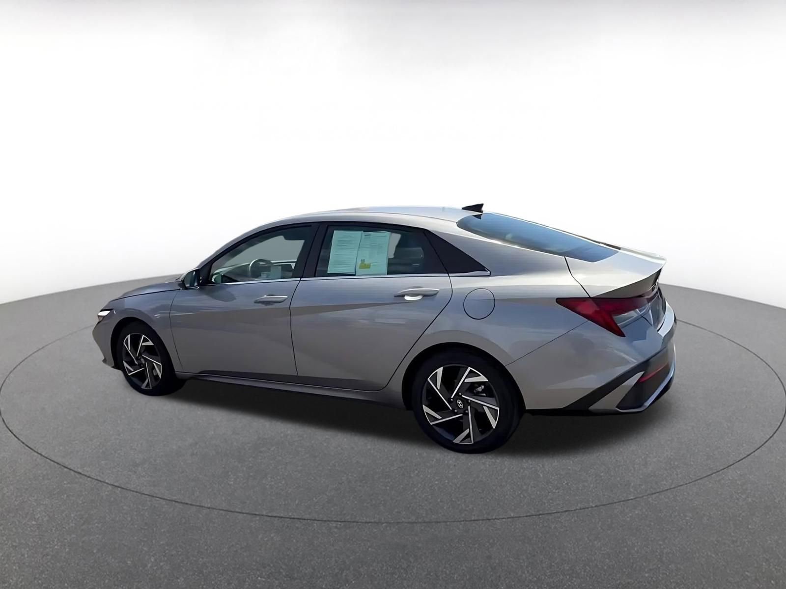 Used 2025 Hyundai Elantra Limited FWD image 10