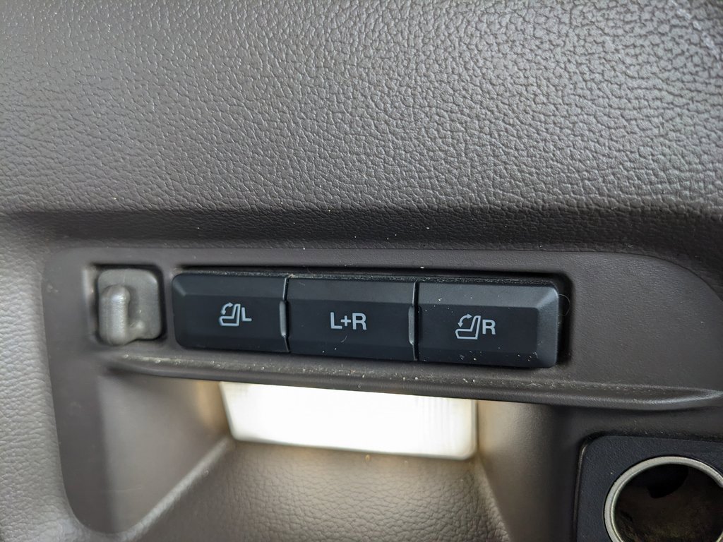 Used 2020 Ford Explorer Platinum w/ Premium Technology Package image 47