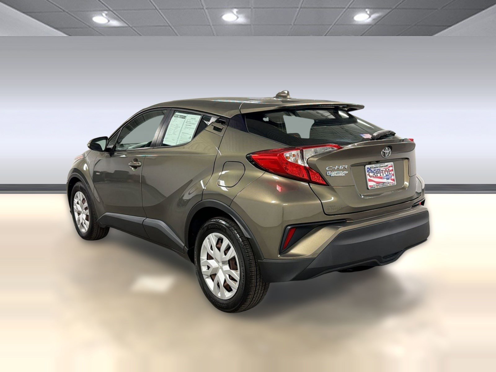 Used 2021 Toyota C-HR LE image 3