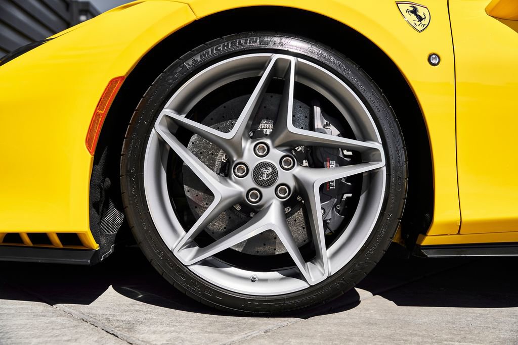 Used 2021 Ferrari F8 Tributo image 3