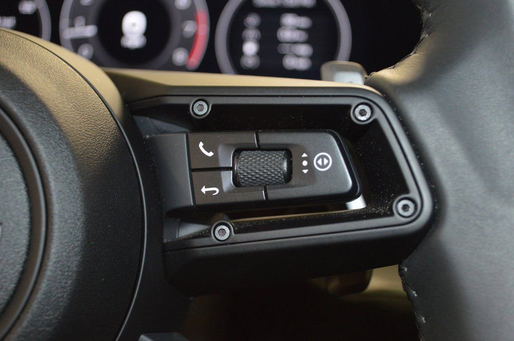 Certified 2025 Porsche Cayenne image 8