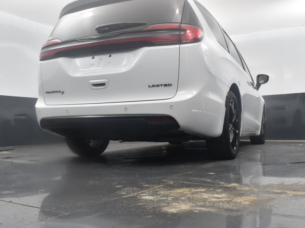 Used 2025 Chrysler Pacifica Limited FWD image 46