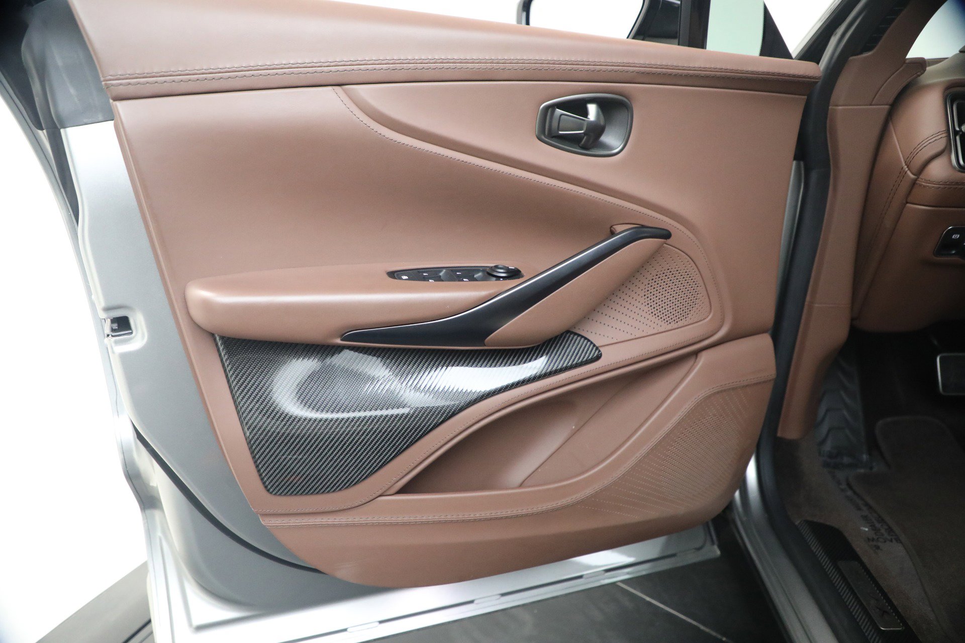 Used 2023 Aston Martin DBX 707 image 16