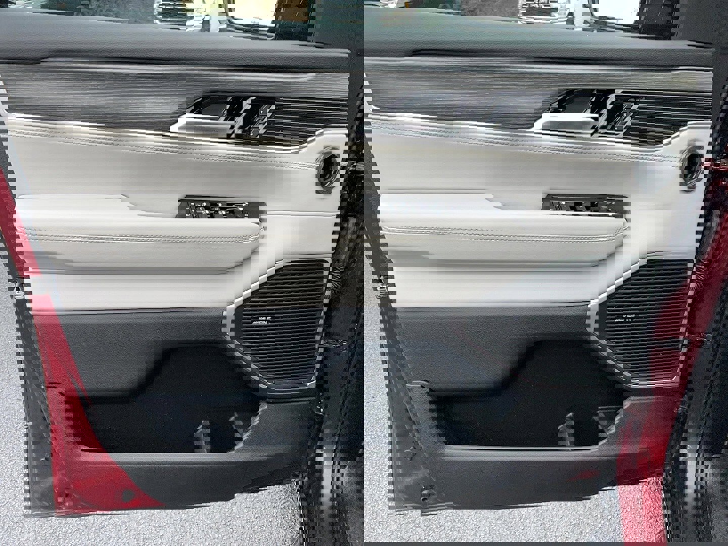 Used 2023 Jeep Wagoneer Series III w/ Preferred Equipment Group image 11