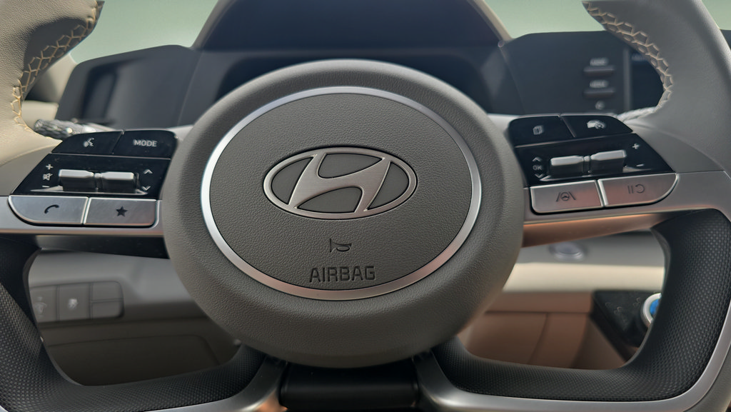 Certified 2026 Hyundai Elantra Sport FWD image 12