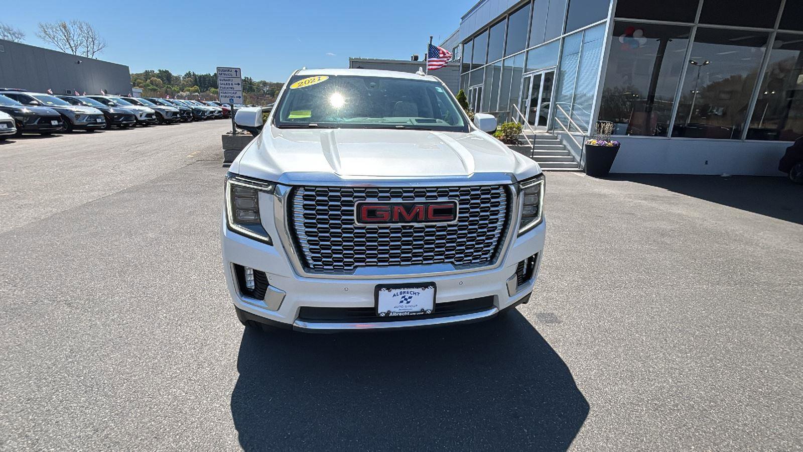 Used 2021 GMC Yukon Denali w/ Denali Ultimate Package AWD/4WD image 2