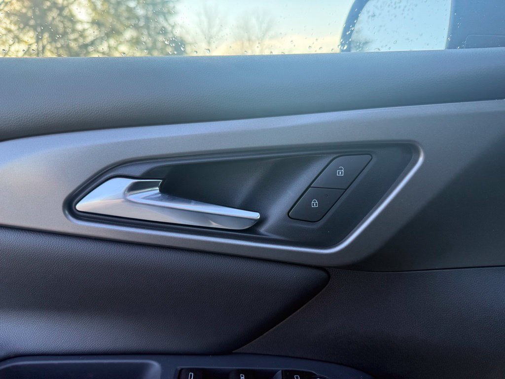 New 2027 Chevrolet Traverse LT w/ Midnight/Sport Edition FWD image 23