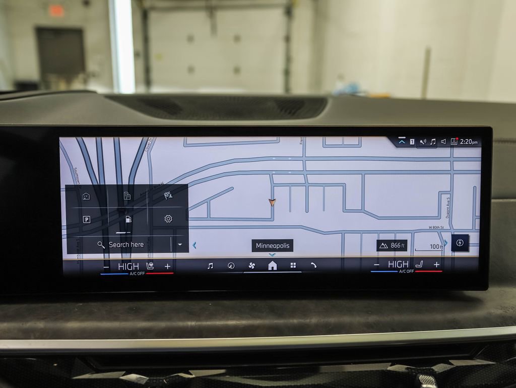 Used 2024 BMW X7 xDrive40i w/ Premium Package image 16