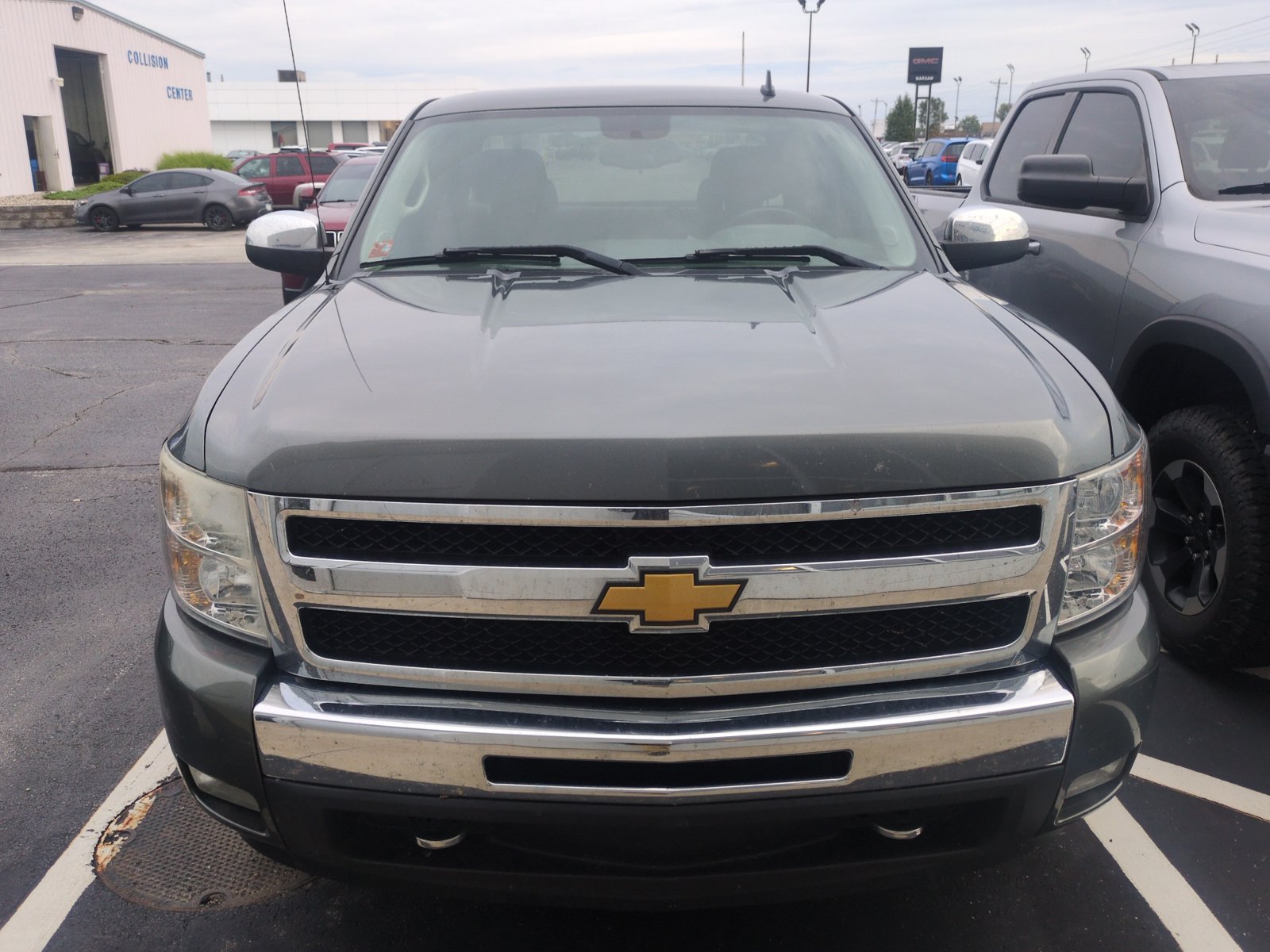 Used 2011 Chevrolet Silverado 1500 LT w/ All-Star Edition AWD/4WD image 2