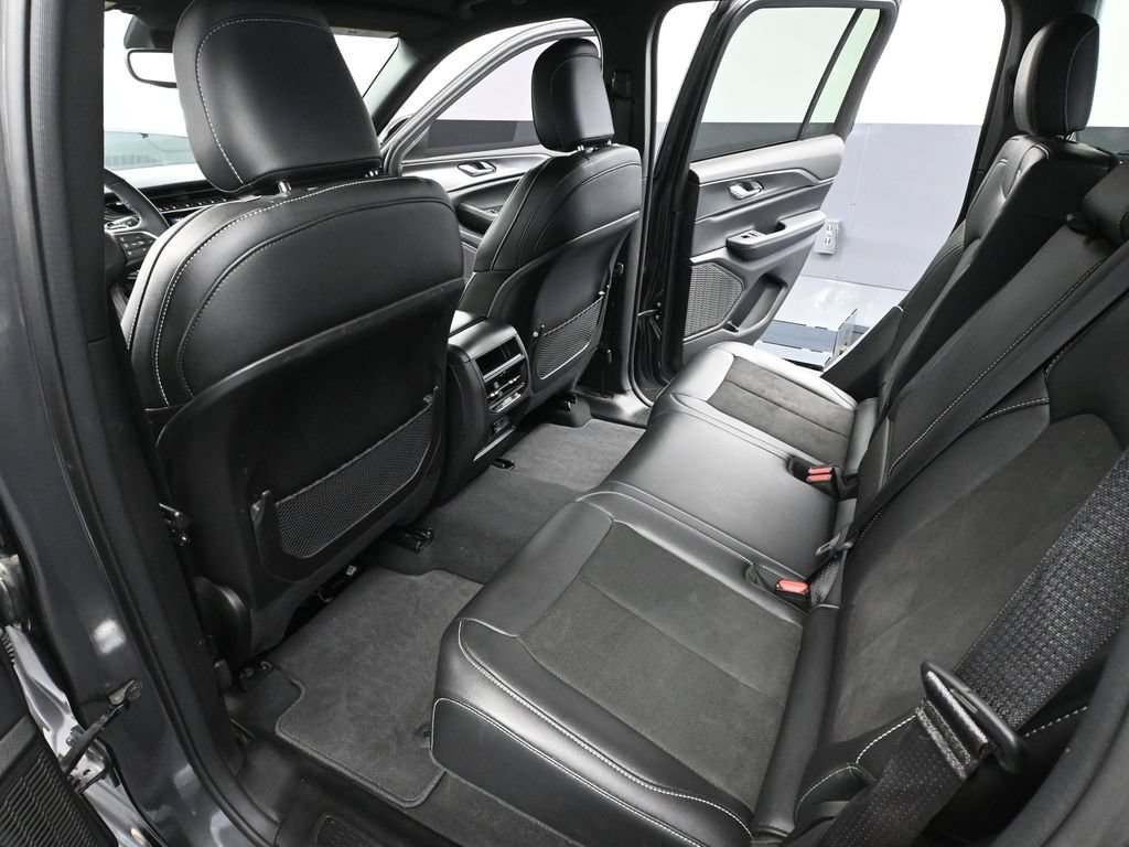 Used 2024 Jeep Grand Cherokee Altitude AWD/4WD image 29