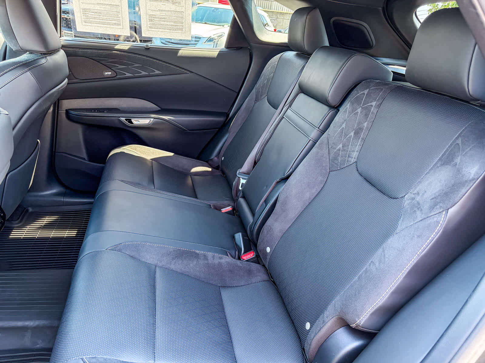 Used 2025 Lexus RX 450h AWD w/ Convenience Package image 17
