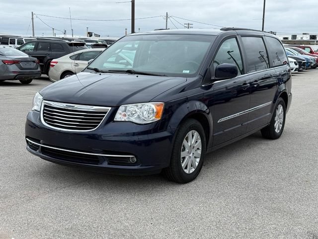 Used 2014 Chrysler Town & Country Touring FWD image 9