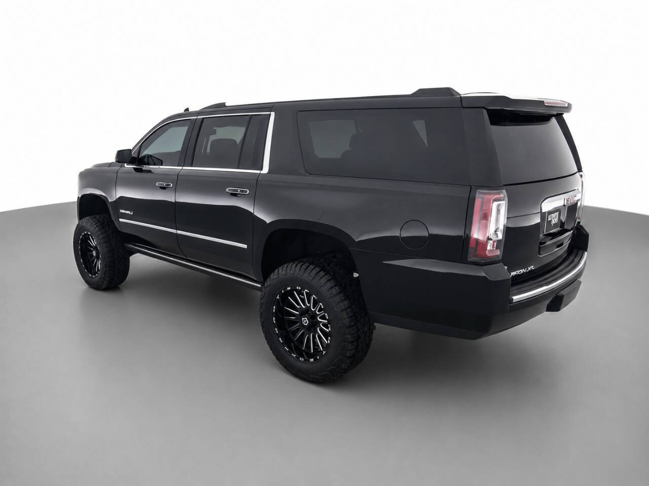 Used 2017 GMC Yukon XL Denali w/ Open Road Package AWD/4WD image 7