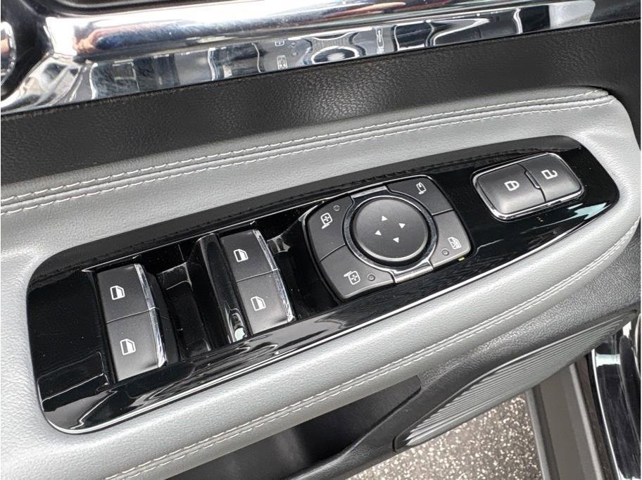 Used 2020 Lincoln Corsair Sport Utility 4D w/ Equipment Group 101A image 10