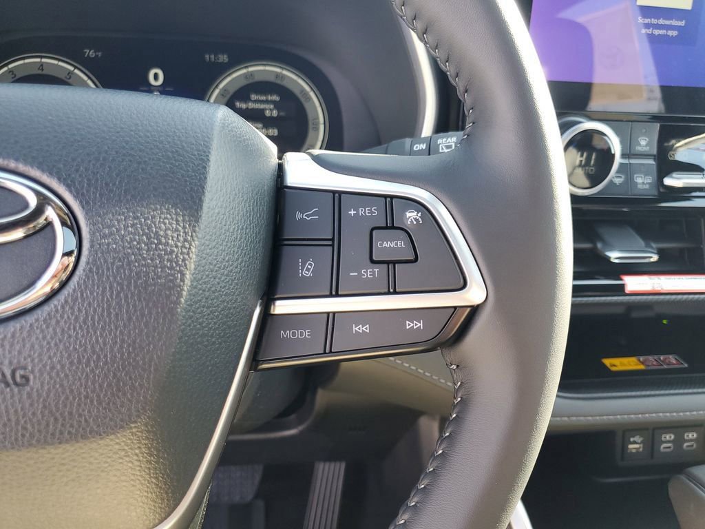 New 2026 Toyota Highlander XSE image 26