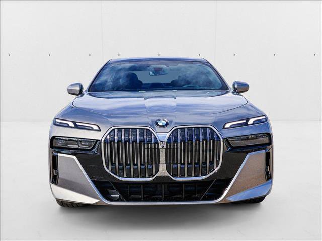 Used 2025 BMW 740i xDrive AWD/4WD image 2
