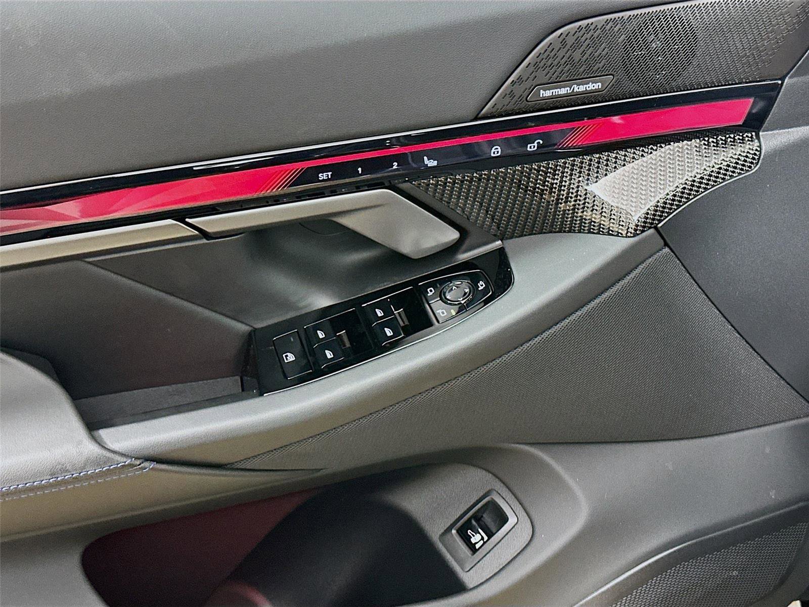 New 2026 BMW 550e xDrive image 18