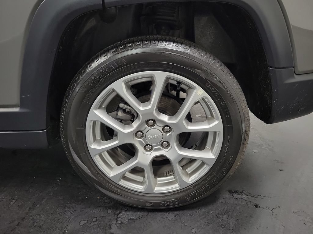 Used 2023 Jeep Compass Latitude AWD/4WD image 10
