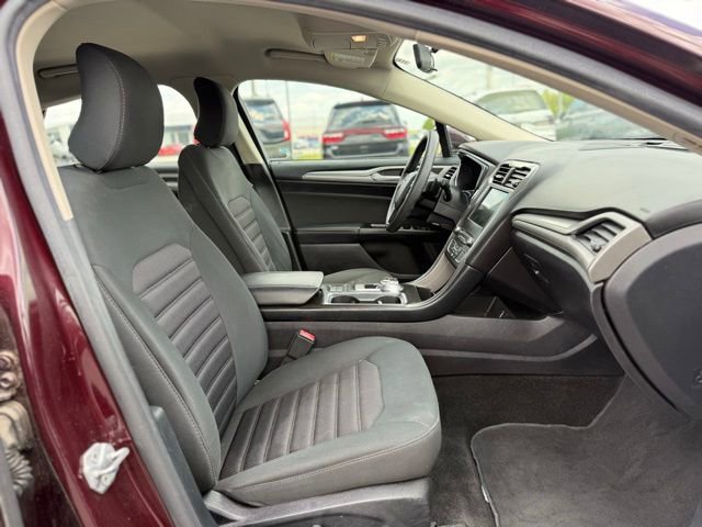 Used 2017 Ford Fusion SE w/ Fusion SE Technology Package FWD image 16