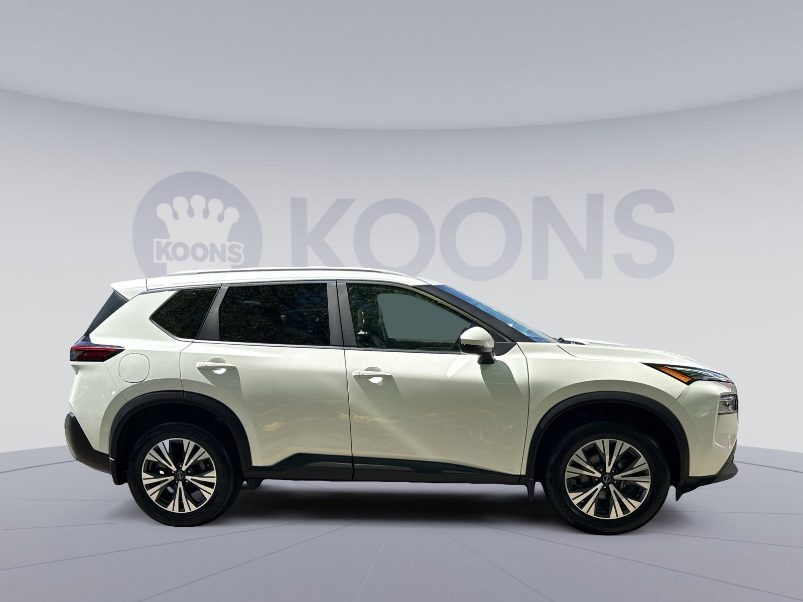 Used 2023 Nissan Rogue SV w/ SV Premium Package FWD image 10