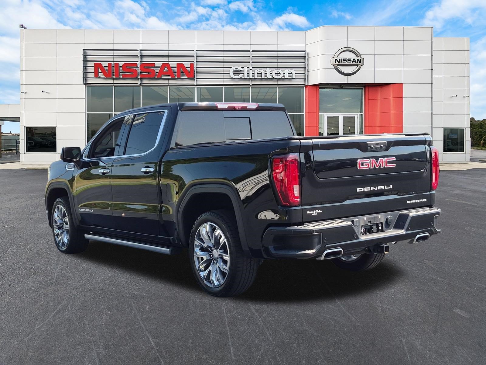 Used 2024 GMC Sierra 1500 Denali w/ Denali Reserve Package AWD/4WD image 5