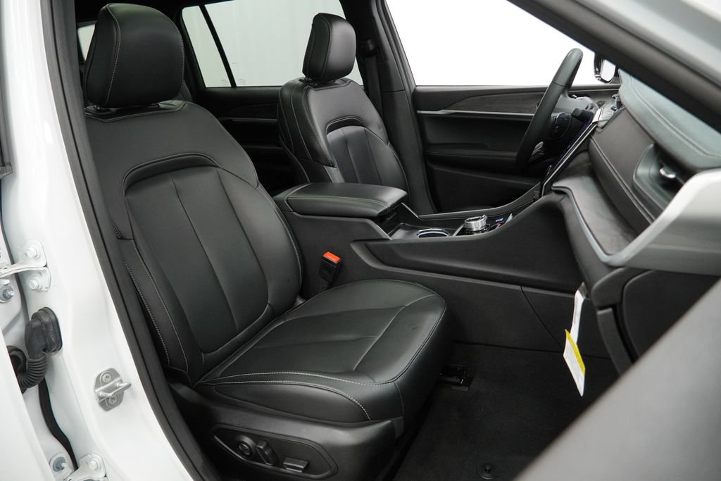 Certified 2025 Jeep Grand Cherokee L Limited AWD/4WD image 49