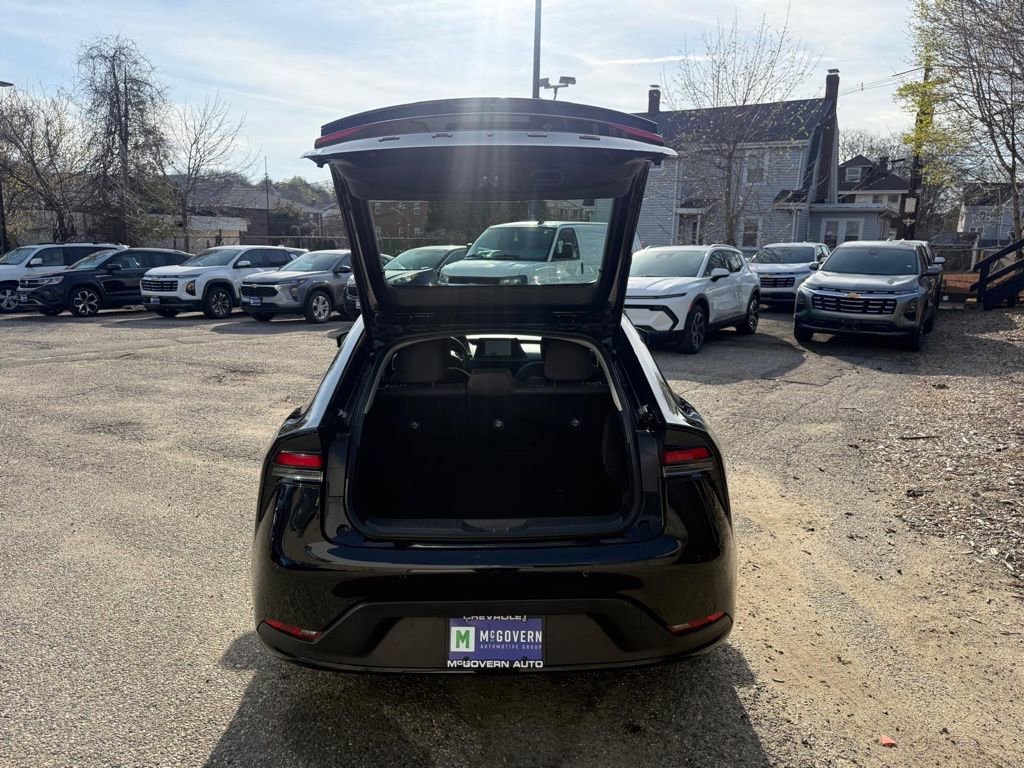 Used 2025 Toyota Prius LE image 5