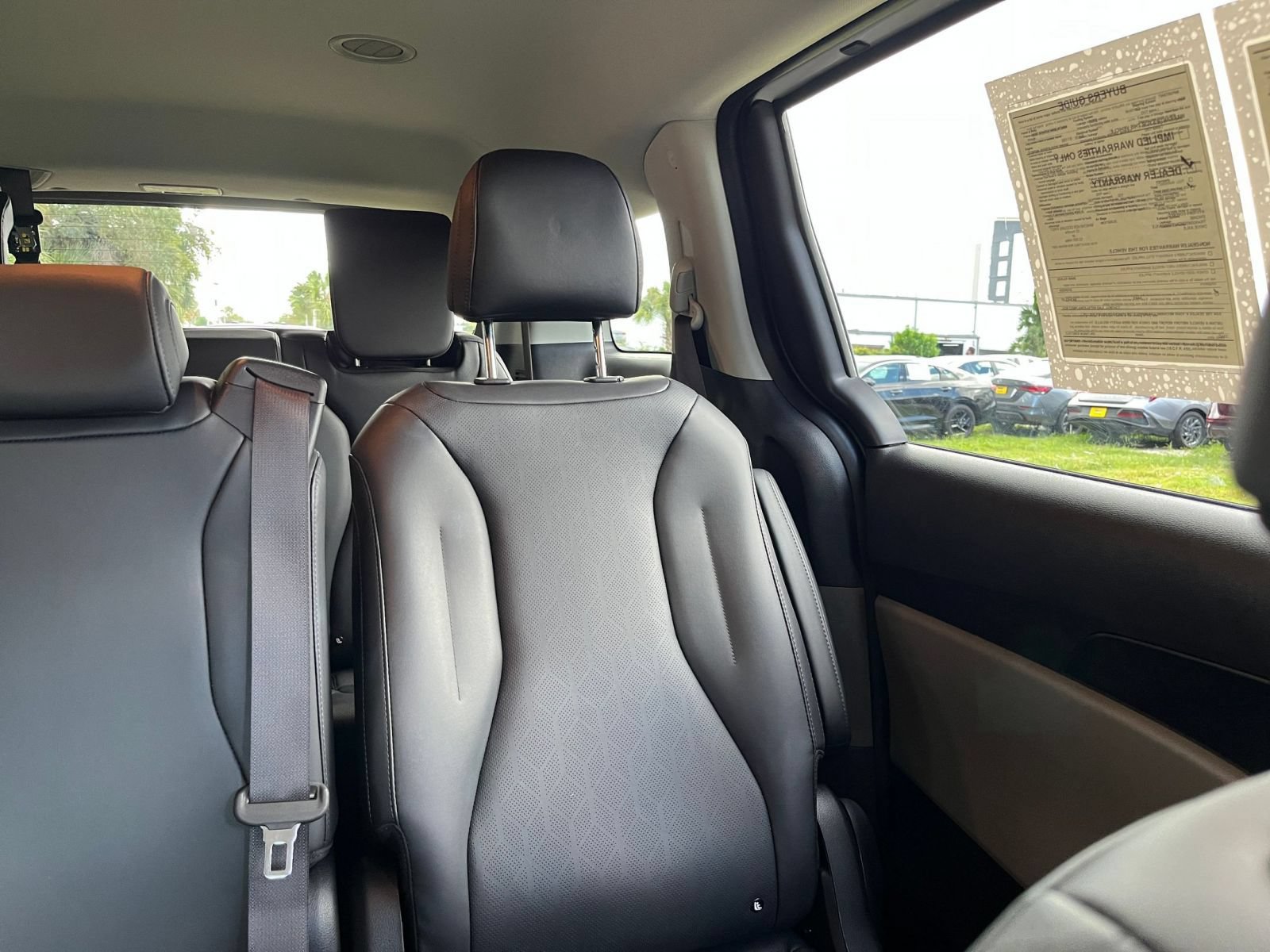Used 2026 Kia Carnival FWD image 37