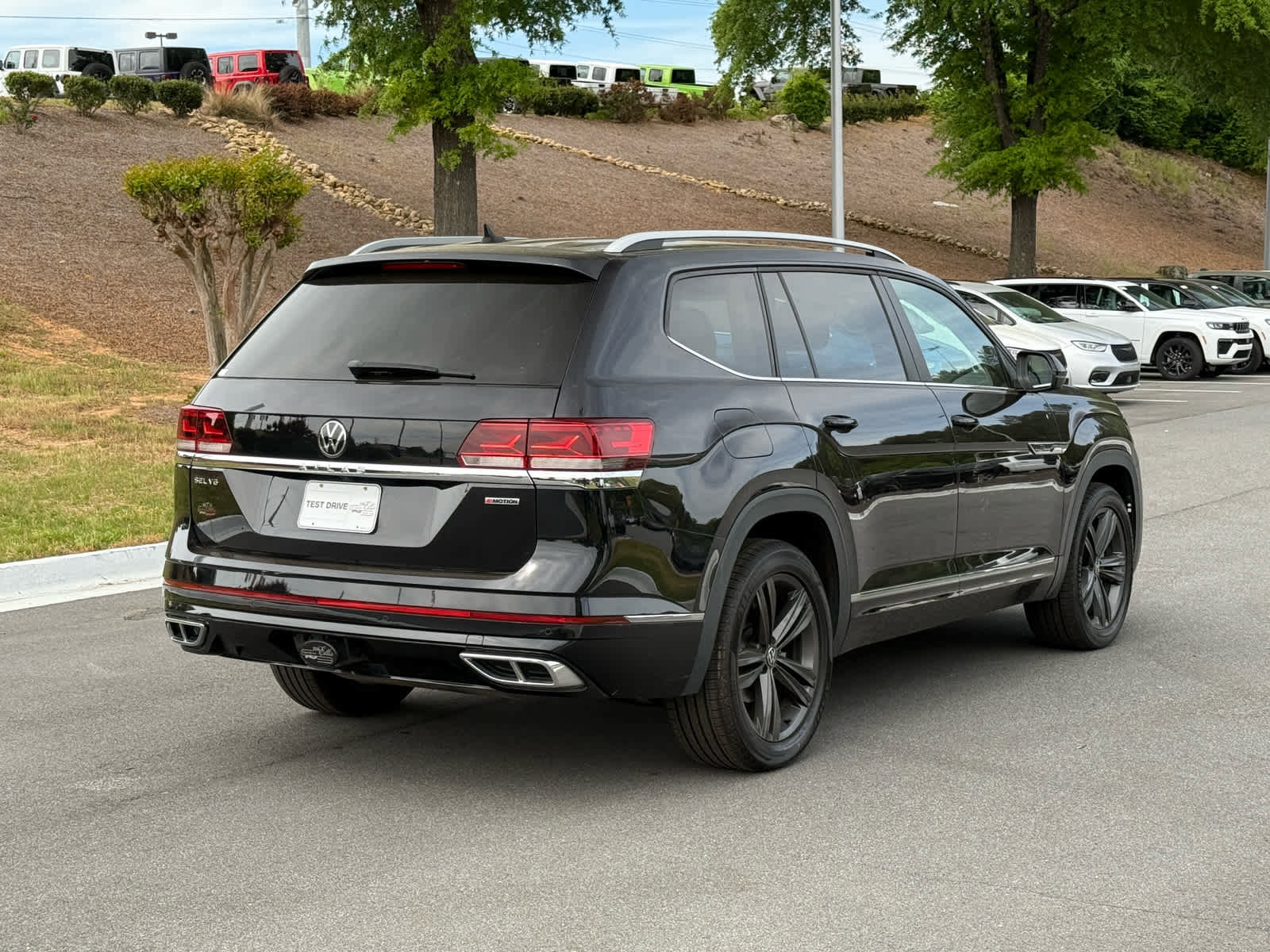 Used 2022 Volkswagen Atlas SEL R-Line AWD/4WD image 5