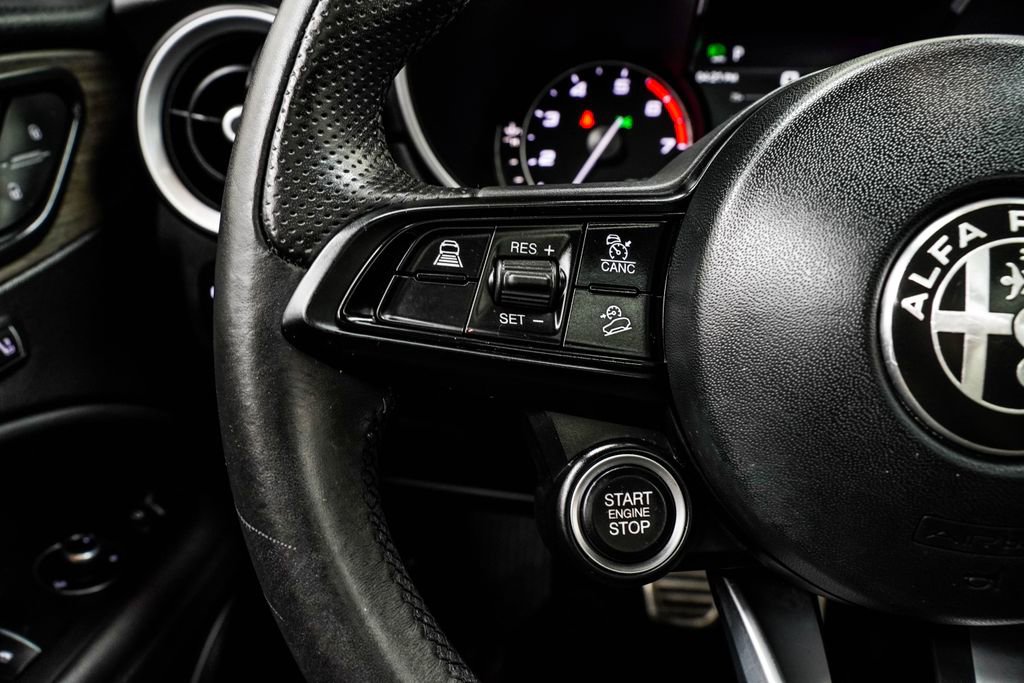 Used 2022 Alfa Romeo Stelvio Ti image 34