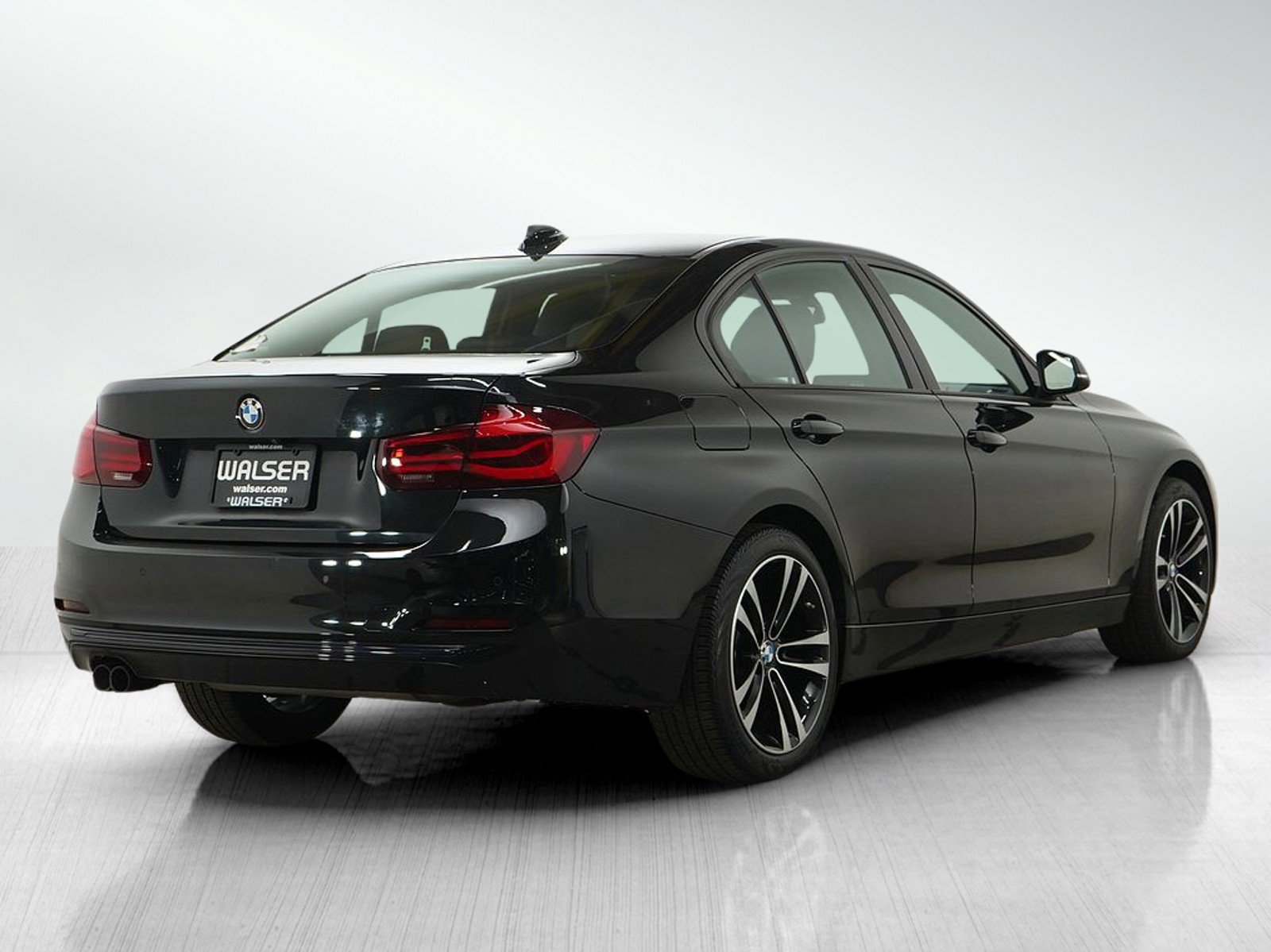 Used 2018 BMW 330i xDrive Sedan w/ Premium Package AWD/4WD image 5