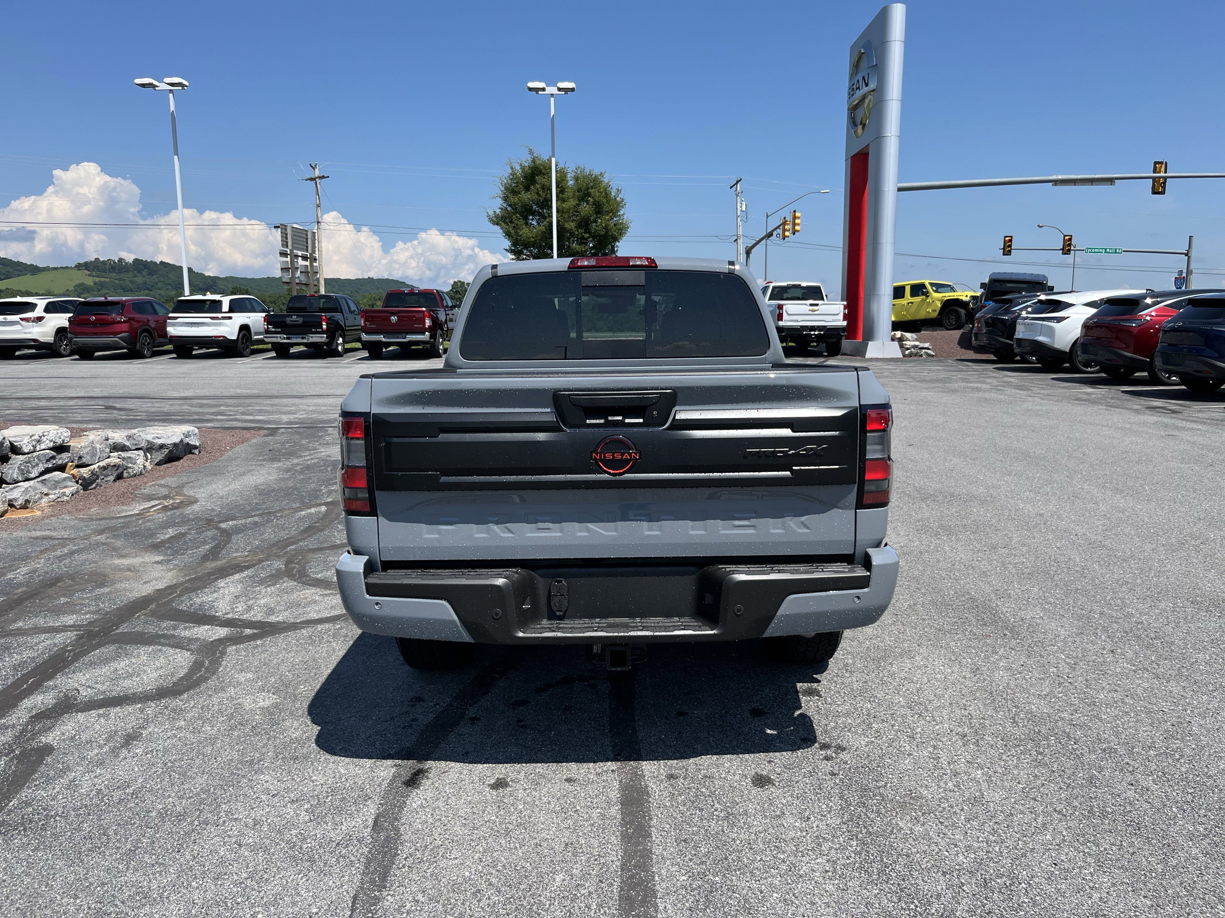 New 2025 Nissan Frontier PRO-4X w/ Pro Convenience Package image 4