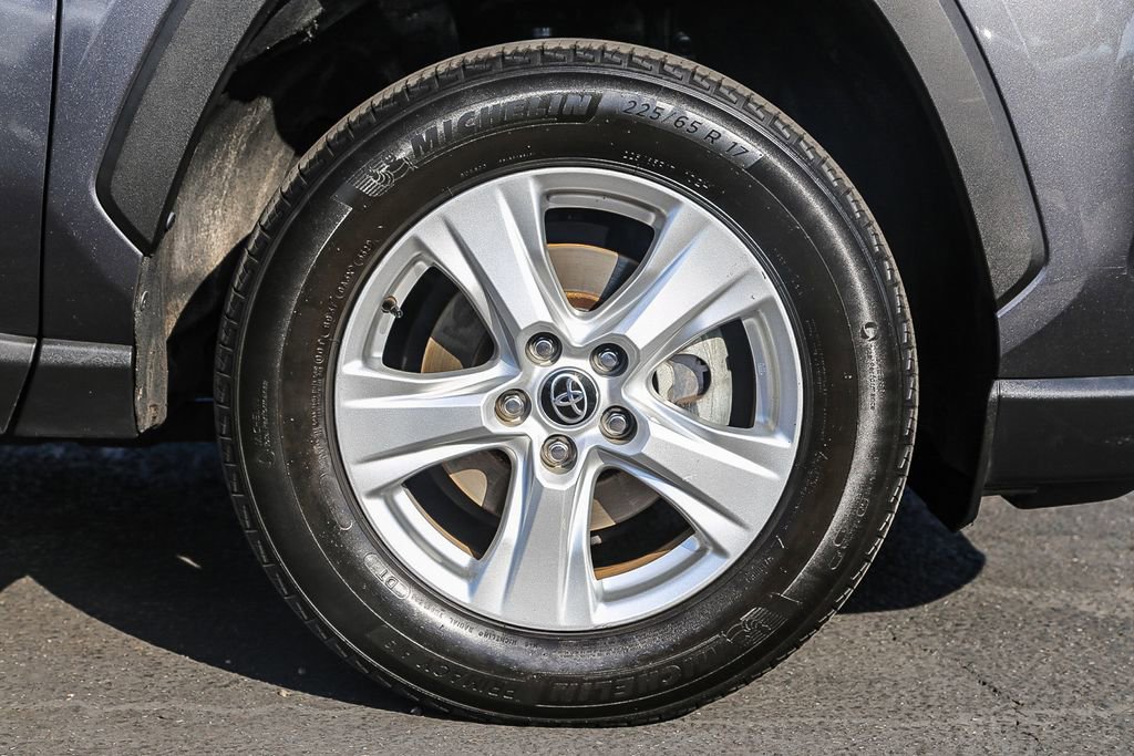 Used 2021 Toyota RAV4 XLE image 10