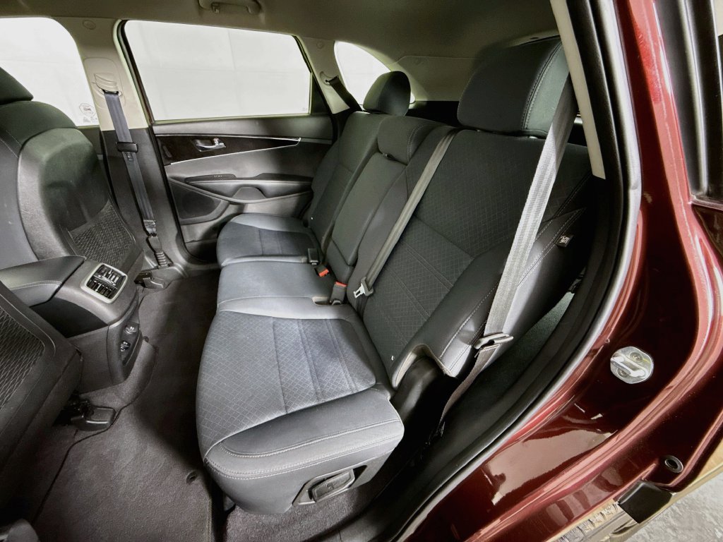 Used 2018 Kia Sorento FWD image 23