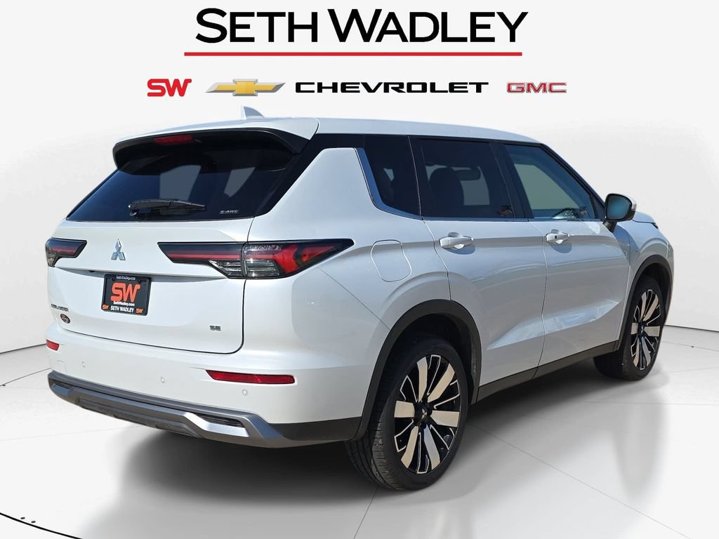 Used 2025 Mitsubishi Outlander SE AWD/4WD image 7