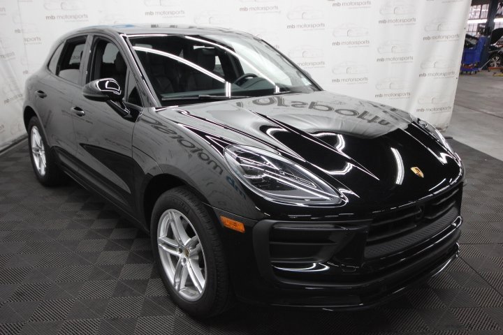 Used 2023 Porsche Macan image 8