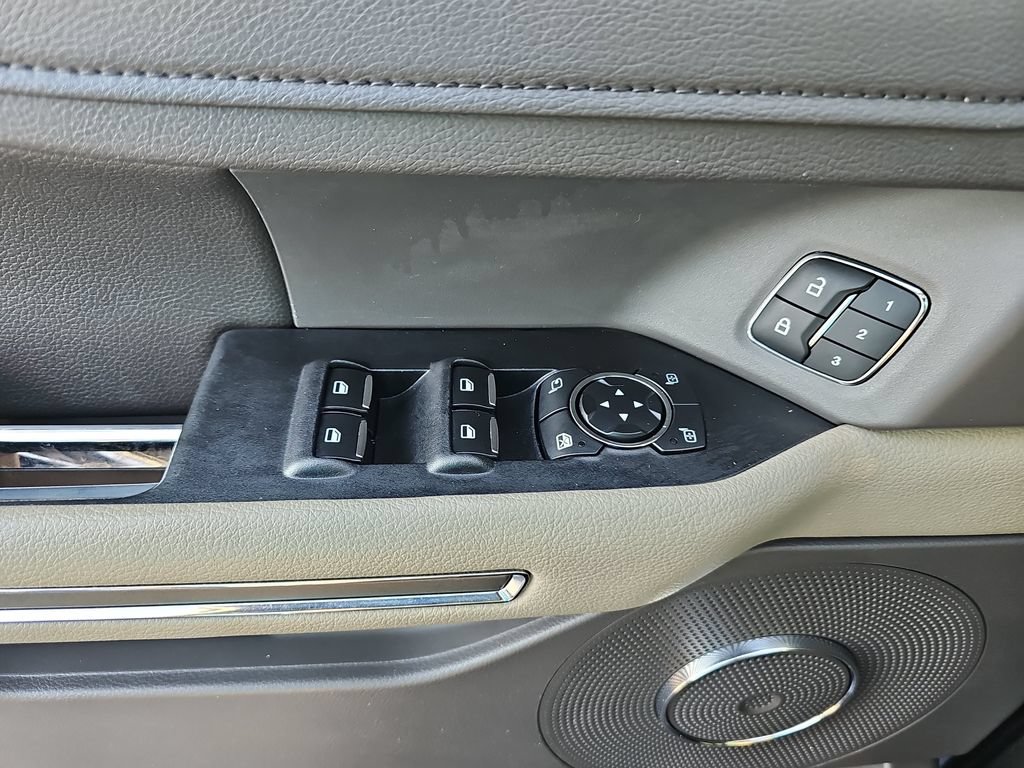Used 2019 Ford Expedition XLT w/ Equipment Group 202A RWD image 27