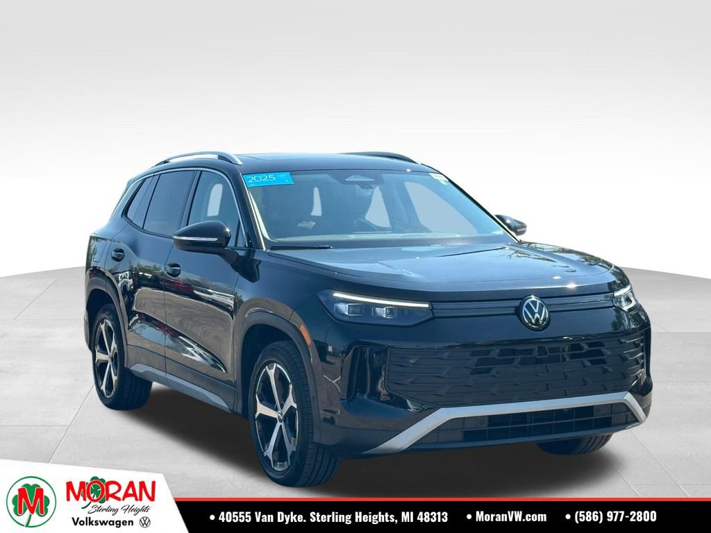 Certified 2025 Volkswagen Tiguan SE w/ Panoramic Sunroof Package AWD/4WD image 6