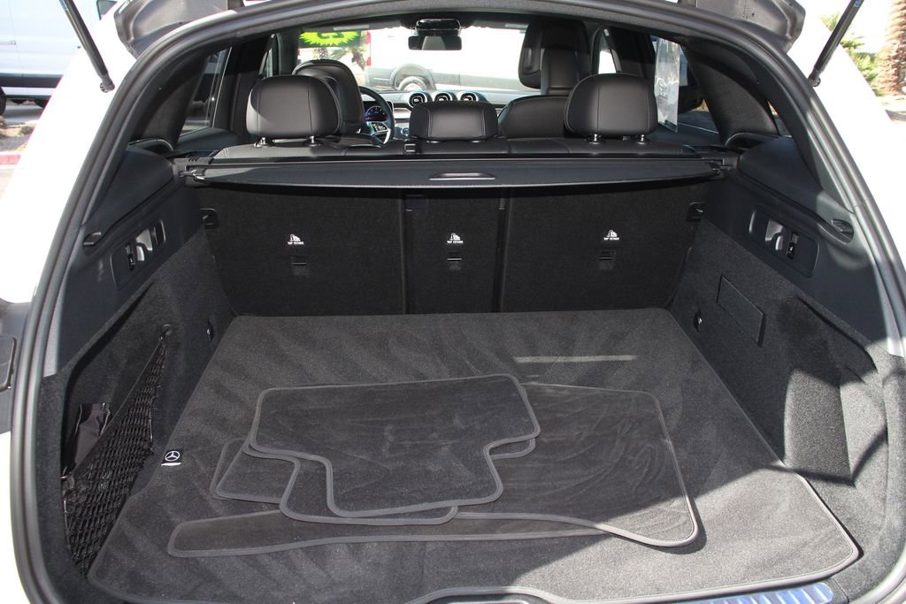 Used 2025 Mercedes-Benz GLC 300 4MATIC image 25