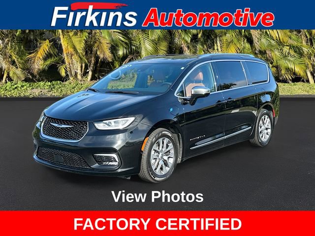 Used 2025 Chrysler Pacifica Pinnacle image 1