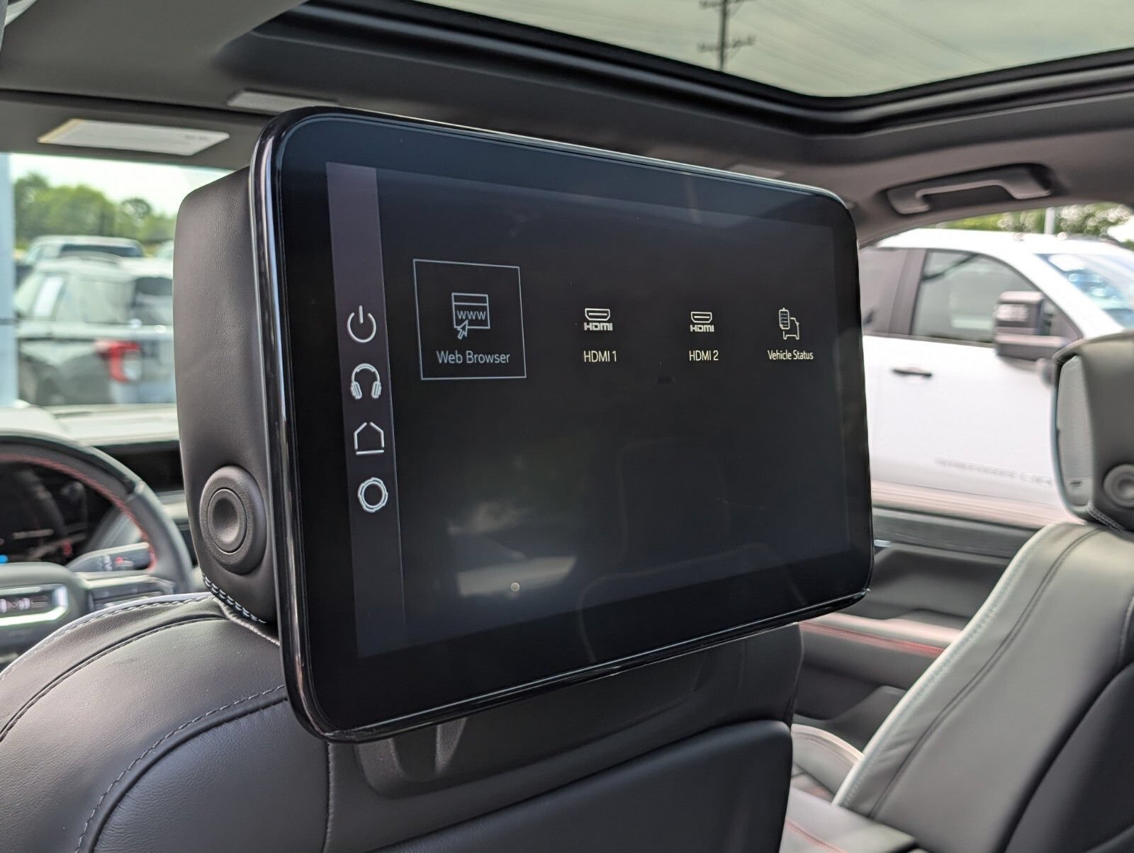 New 2026 GMC Yukon AT4 Ultimate w/ LPO, Floor Liner Package AWD/4WD image 9