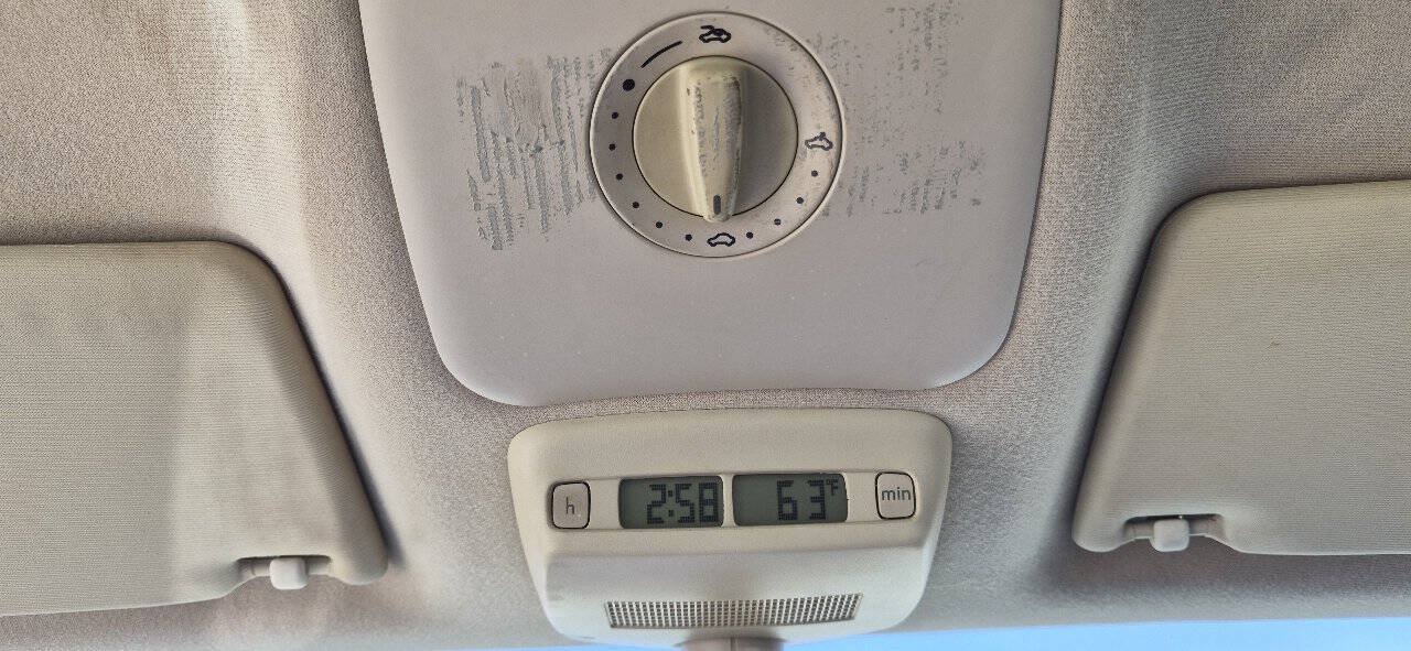 Used 2005 Volkswagen Beetle GLS FWD image 30