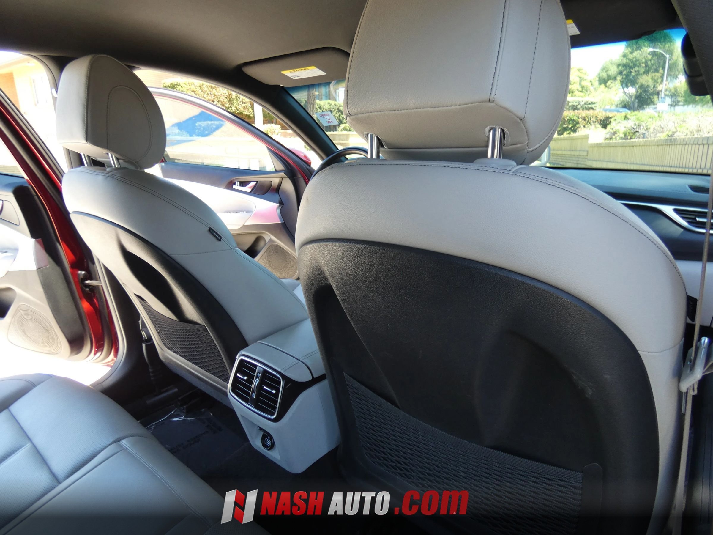 Used 2022 Genesis G70 2.0T RWD image 37