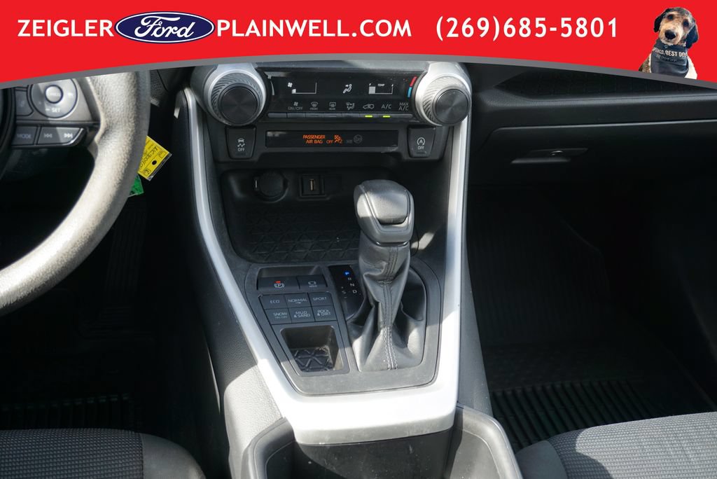 Used 2022 Toyota RAV4 LE AWD/4WD image 15