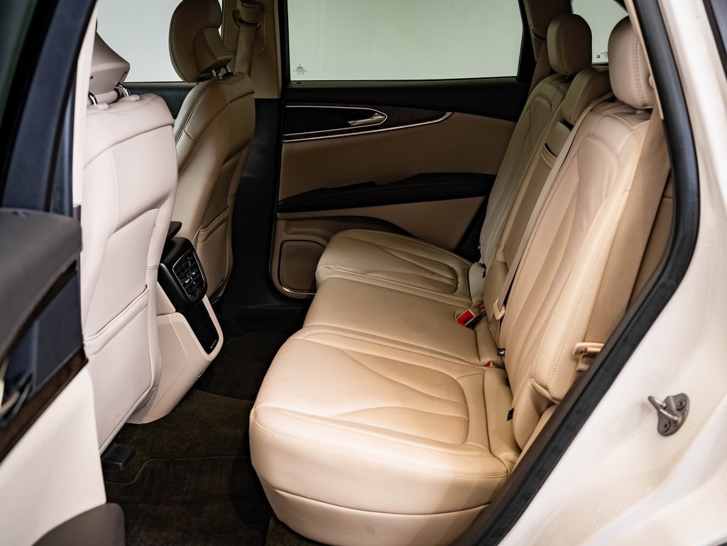 Used 2019 Lincoln Nautilus Select image 32