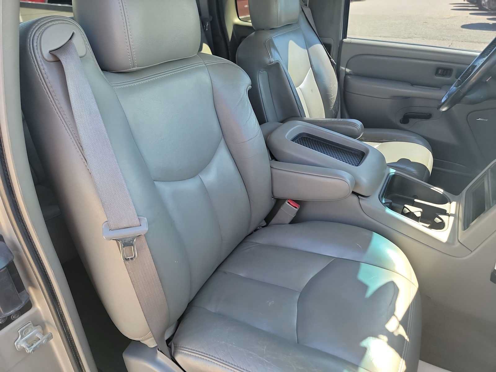 Used 2006 Chevrolet Silverado 1500 LT w/ Onstar Plus Package AWD/4WD image 22