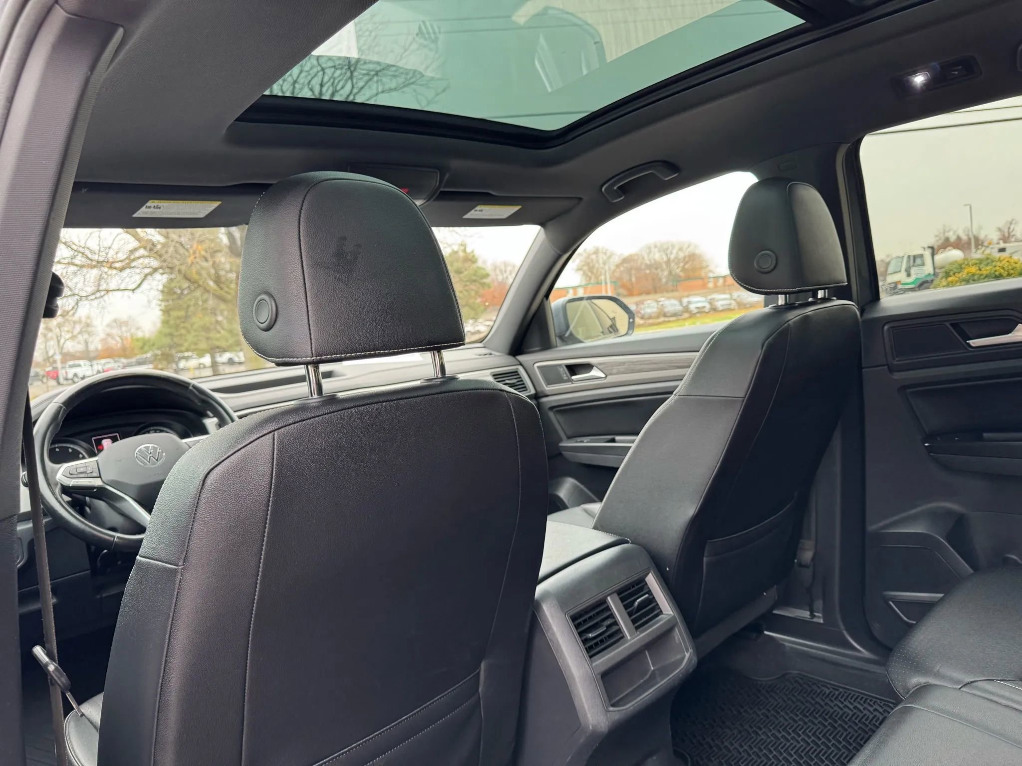 Used 2020 Volkswagen Atlas Cross Sport SE w/ Panoramic Sunroof Package image 35